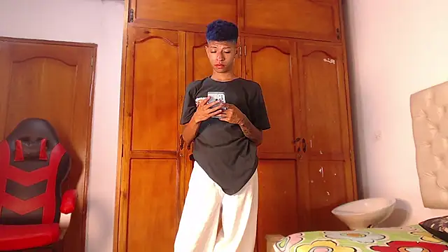 Snapshot of Tessachains_2_ chatting on 02-15-26, 02:41 Tessachains 2 online show from 02-15-26, 02:41