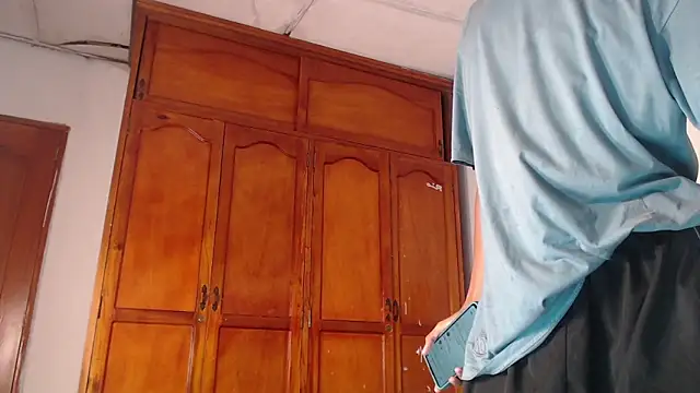 Snapshot of Tessachains_2_ chatting on 02-17-26, 12:45 Tessachains 2 online show from 02-17-26, 12:45