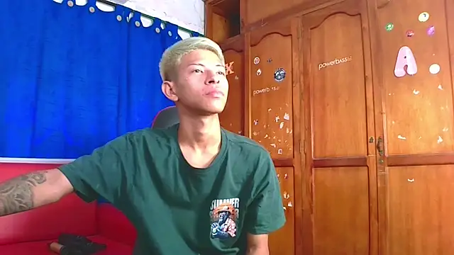 Snapshot of Tessachains_2_ chatting on 02-25-26, 04:38 Tessachains 2 online show from 02-25-26, 04:38