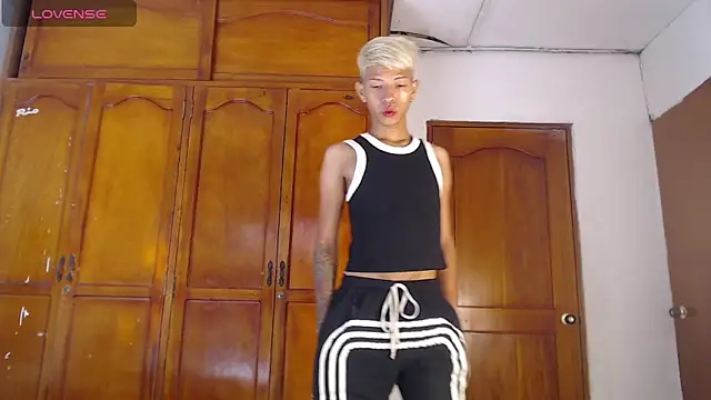 Snapshot of Tessachains_2_ chatting on 03-02-26, 02:13 Tessachains 2 online show from 03-02-26, 02:13