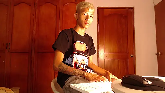 Snapshot of Tessachains_2_ chatting on 03-03-26, 02:18 Tessachains 2 online show from 03-03-26, 02:18