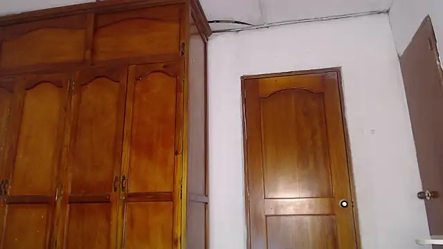 Snapshot of Tessachains_2_ chatting on 03-14-26, 04:23 Tessachains 2 online show from 03-14-26, 04:23