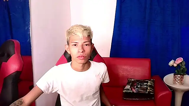 Snapshot of Tessachains_2_ chatting on 03-15-26, 04:57 Tessachains 2 online show from 03-15-26, 04:57