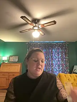 Snapshot of RealWoman84 chatting on 11-11-25, 01:33 RealWoman84 online show from 11-11-25, 01:33