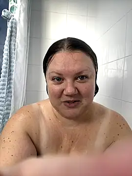 Snapshot of RealWoman84 chatting on 11-17-25, 10:32 RealWoman84 online show from 11-17-25, 10:32