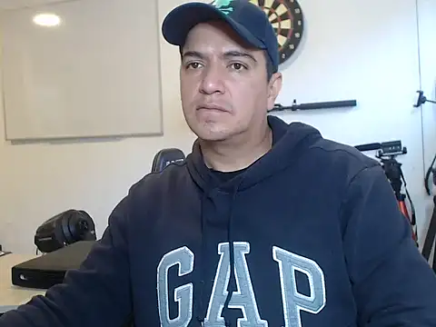 Snapshot of yayo_33 chatting on 11-06-25, 08:54 yayo 33 online show from 11-06-25, 08:54