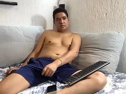 Snapshot of yayo_33 chatting on 04-15-26, 08:09 yayo 33 online show from 04-15-26, 08:09