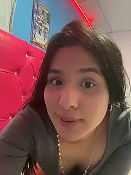 Snapshot of Chiquinquira3 chatting on 06-19-26, 04:17 Chiquinquira3 online show from 06-19-26, 04:17