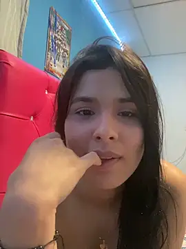 Snapshot of Chiquinquira3 chatting on 06-22-26, 04:53 Chiquinquira3 online show from 06-22-26, 04:53