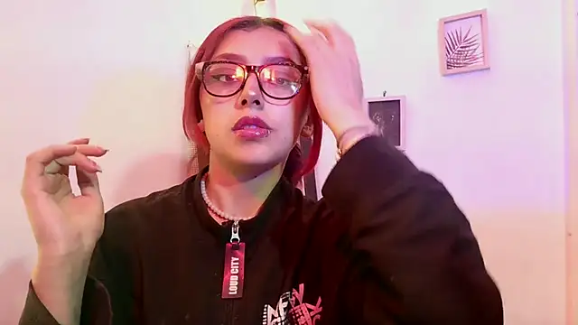 Snapshot of vaiolet_johansson chatting on 11-17-25, 01:17 vaiolet johansson online show from 11-17-25, 01:17