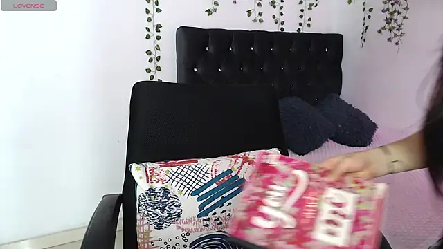 Gaby Jhonson online show from 11-10-25, 05:56