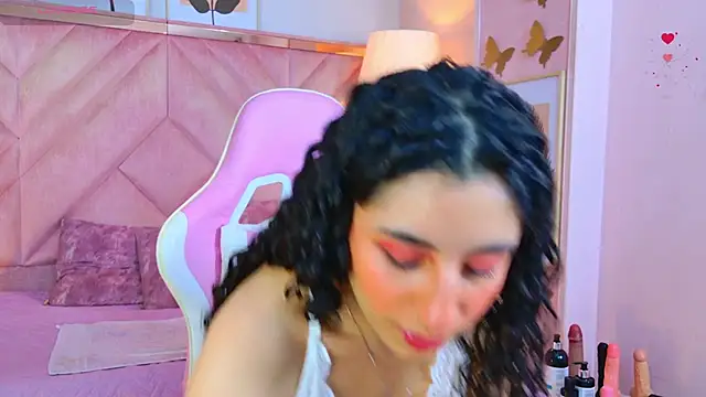 Snapshot of DemiJones_ chatting on 05-15-26, 04:41 DemiJones online show from 05-15-26, 04:41