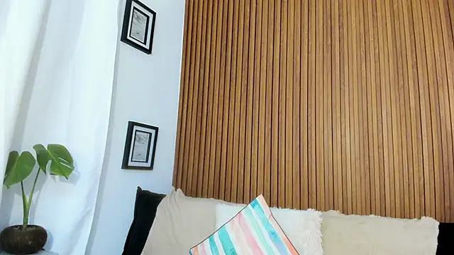 Snapshot of Mia_girl123 chatting on 04-08-26, 01:38 Mia girl123 online show from 04-08-26, 01:38