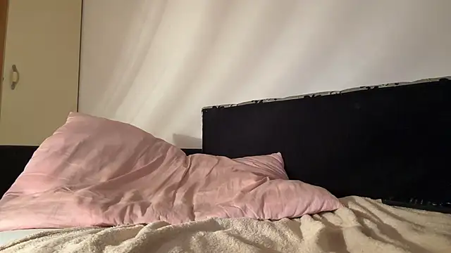 Snapshot of kurdishbbc chatting on 11-30-25, 04:05 kurdishbbc online show from 11-30-25, 04:05