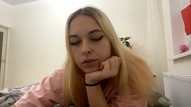 Snapshot of GingerMikos chatting on 11-18-25, 07:07 GingerMikos online show from 11-18-25, 07:07