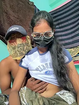 Snapshot of leenaboy@xh chatting on 11-14-25, 04:00 leenaboyxh online show from 11-14-25, 04:00