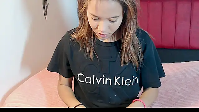 Snapshot of AMARYXS chatting on 11-25-25, 10:37 AMARYXS online show from 11-25-25, 10:37