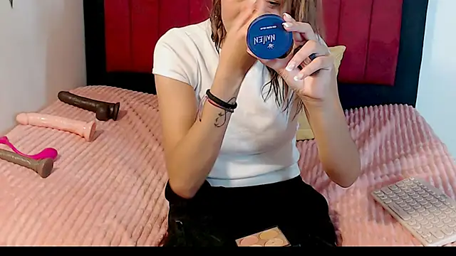 Snapshot of AMARYXS chatting on 12-21-25, 12:23 AMARYXS online show from 12-21-25, 12:23