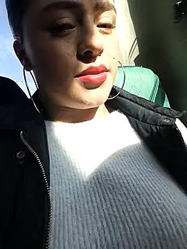 Snapshot of ALEJA__22 chatting on 11-12-25, 12:49 ALEJA 22 online show from 11-12-25, 12:49