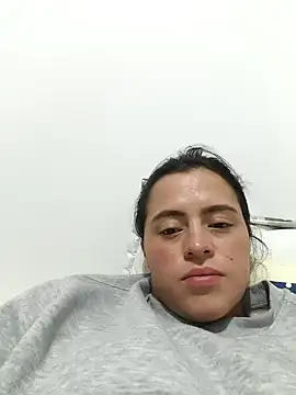 Snapshot of ALEJA__22 chatting on 12-15-25, 03:44 ALEJA 22 online show from 12-15-25, 03:44