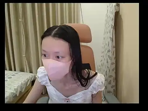 Lil-Cherries online show from 06-12-26, 11:20