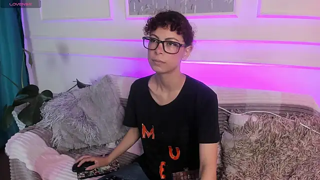 AliceMadnes online show from 02-15-26, 01:31