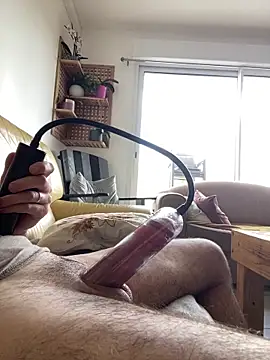 Snapshot of Guigui17000@xh chatting on 03-14-26, 10:32 Guigui17000xh online show from 03-14-26, 10:32