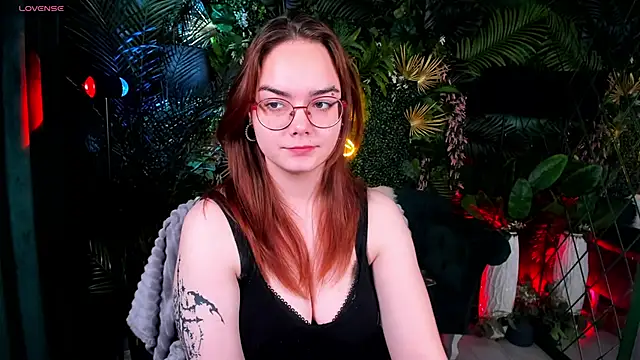 Snapshot of Lily__Evans chatting on 11-25-25, 04:12 Lily Evans online show from 11-25-25, 04:12