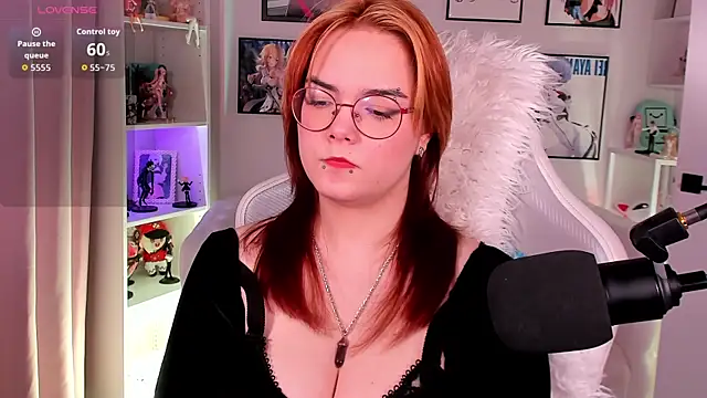 Snapshot of Lily__Evans chatting on 03-03-26, 03:45 Lily Evans online show from 03-03-26, 03:45