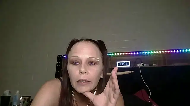 Snapshot of nikkibae33 chatting on 06-15-26, 09:50 nikkibae33 online show from 06-15-26, 09:50