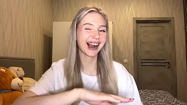 MoonlitCrystalia online show from 11-08-25, 04:40