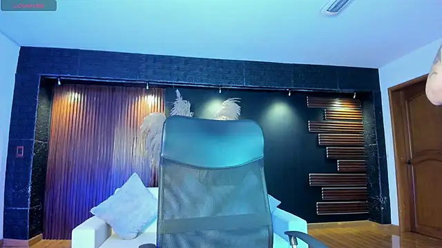 Saara Corraless online show from 04-17-26, 06:33