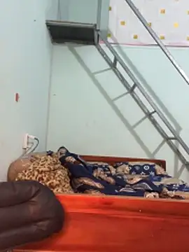 Lynn-122 online show from 11-18-25, 04:17