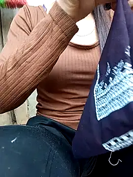 Lynn-122 online show from 04-28-26, 02:27