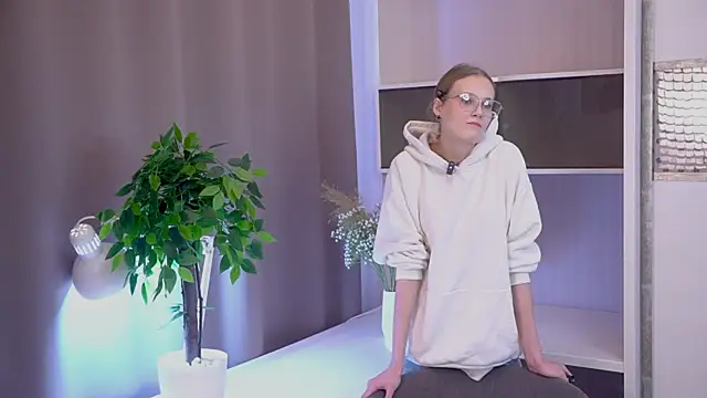 LilianGlenna online show from 11-09-25, 03:38