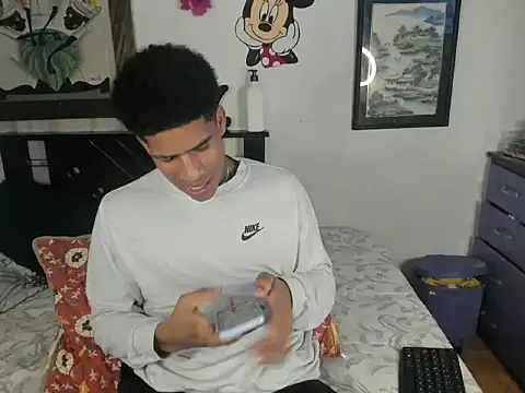 Snapshot of JUANBIGCOCK21CM chatting on 11-26-25, 11:17 JUANBIGCOCK21CM online show from 11-26-25, 11:17