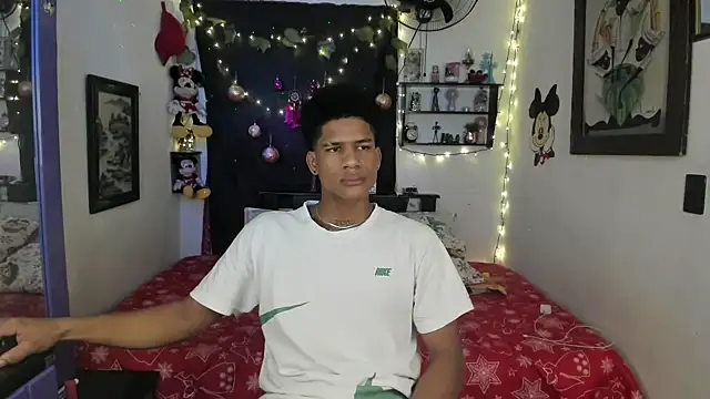 Snapshot of JUANBIGCOCK21CM chatting on 12-18-25, 09:21 JUANBIGCOCK21CM online show from 12-18-25, 09:21