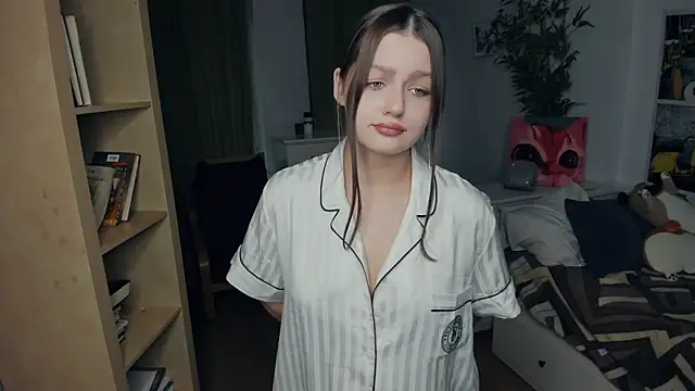 Snapshot of RosseLavish chatting on 11-24-25, 08:14 RosseLavish online show from 11-24-25, 08:14