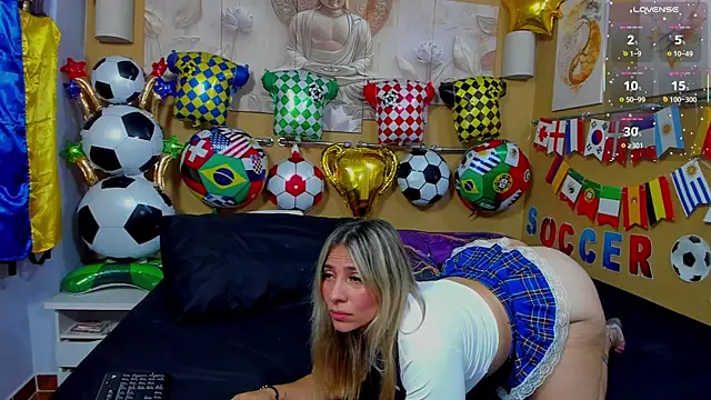 Snapshot of CamilaBliss chatting on 06-20-26, 11:18 CamilaBliss online show from 06-20-26, 11:18