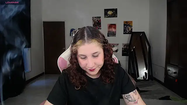 Snapshot of ratts- chatting on 12-17-25, 10:16 ratts- online show from 12-17-25, 10:16