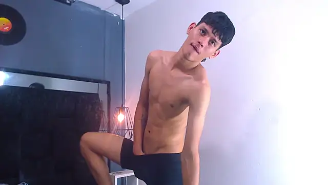 Snapshot of Pit_Ross chatting on 04-12-26, 05:56 Pit Ross online show from 04-12-26, 05:56