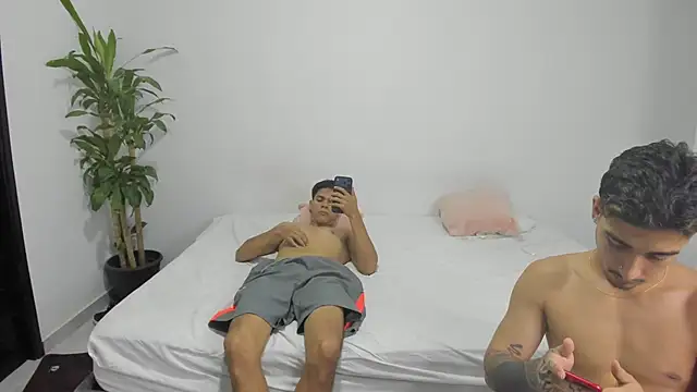 Snapshot of shark_boy28 chatting on 11-15-25, 03:59 shark boy28 online show from 11-15-25, 03:59