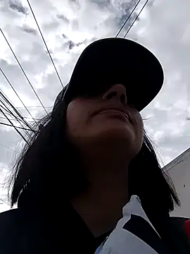 Luna juicy online show from 12-05-25, 01:42