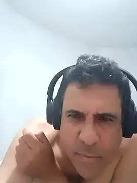 Snapshot of Lupercinio chatting on 11-19-25, 12:21 Lupercinio online show from 11-19-25, 12:21