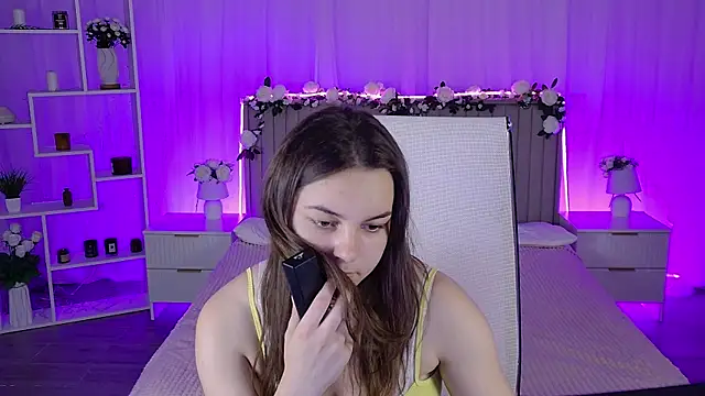 Snapshot of FrancescaCavaliere chatting on 07-27-26, 12:45 FrancescaCavaliere online show from 07-27-26, 12:45