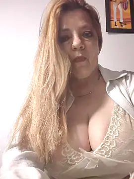 karlaanqui1 online show from 04-29-26, 09:35