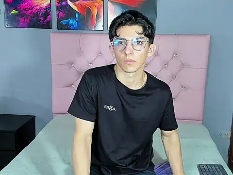 ElanGiraldo online show from 01-10-26, 10:58