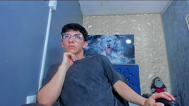 ElanGiraldo online show from 06-22-26, 11:35