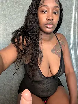 Snapshot of ToyaThick chatting on 11-20-25, 05:23 ToyaThick online show from 11-20-25, 05:23