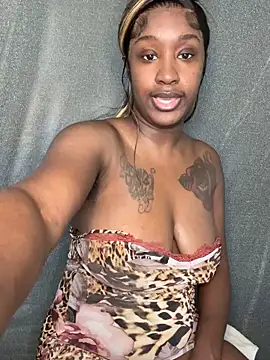 Snapshot of ToyaThick chatting on 12-03-25, 05:55 ToyaThick online show from 12-03-25, 05:55